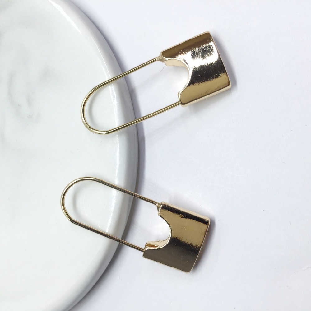 NWOT Antho baublebar gold clip earrings - Picture 3 of 4